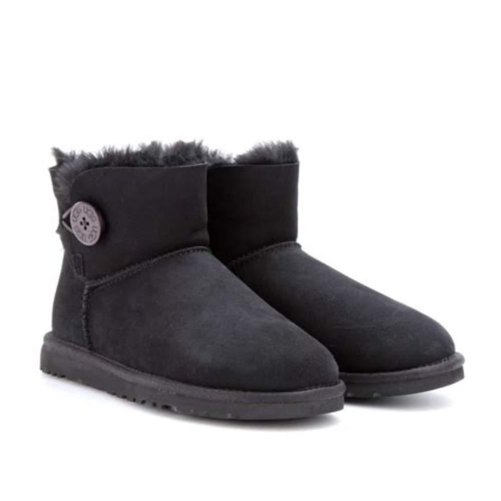 UGG Bailey Button Short Black